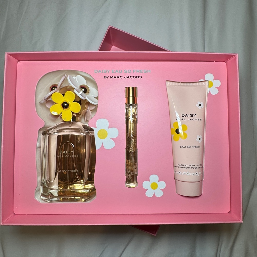 brand new never opened Marc Jacob’s daisy perfume cologne gift set